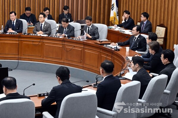 31일 국회에서 국정조사특별위원회 첫 회의가 진행되고 있다.