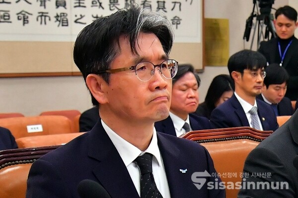 7일 오동운 공수처장이 의원의 질의를 듣고 있다.