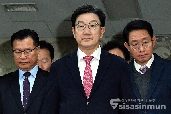 10일 권성동 원내대표가 원내대책회의에 참석하고 있다.