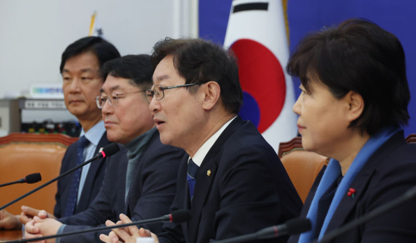 15일 서울 여의도 국회에서 열린 '내란 특검법' 관련 기자회견하는 박범계 국회 법사위 민주당 간사 및 위원들. (사진/뉴시스)