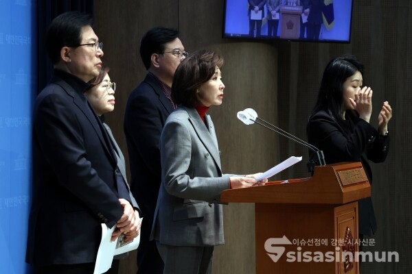 16일 국힘 나경원 의원, 송언석 의원, 이만희 의원, 김정재 의원이 기자회견을 하고 있다. [사진 / 오훈 기자]