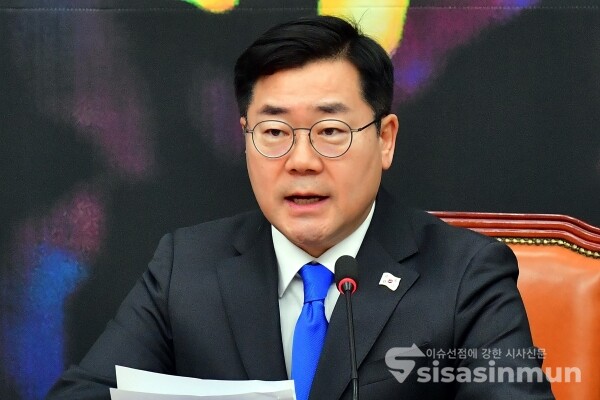 17일 박찬대 원내대표가 발언을 하고 있다.