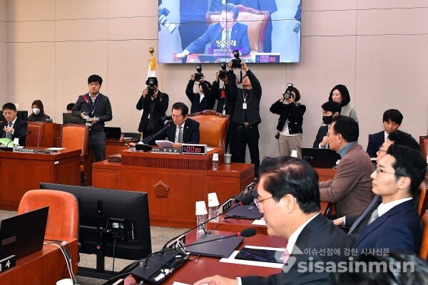 17일 법제사법위원회 전체회의가 진행되고 있다.