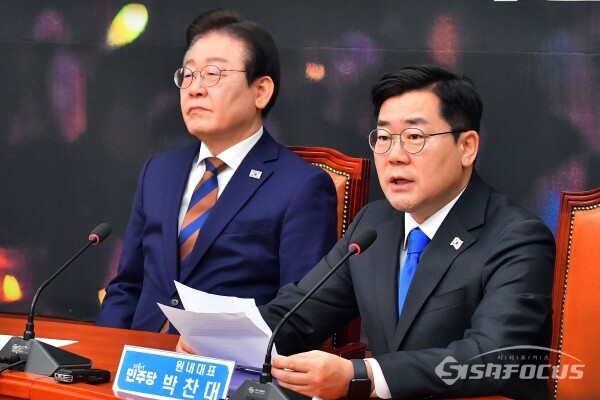 박찬대 더불어민주당 원내대표가 지난 17일 서울 영등포구 여의도 국회 본청 당대표회의실에서 열린 최고위원회의에서 발언을 하고 있다. 사진 / 오훈 기자