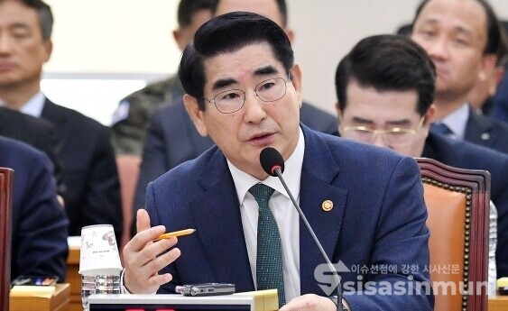 [시사신문 / 오훈 기자] 김용현 국방부 장관이 11일 서울 여의도 국회 본청에서 열린 국방위원회 전체회의에서 의원의 질의에 답하고 있다.(2024.11.11)