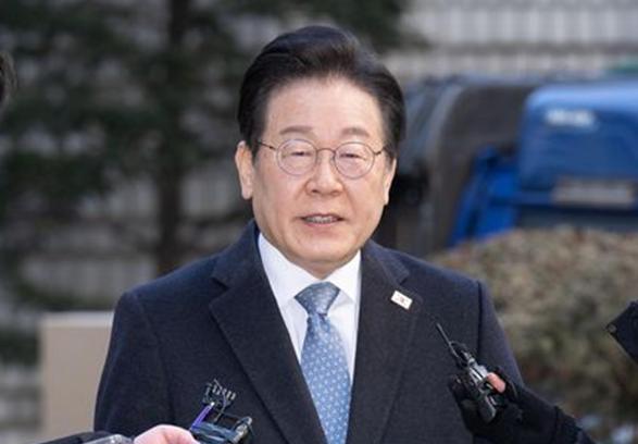 이재명 더불어민주당 대표가 4일 서울 서초구 서울중앙지법에서 열린 ‘대장동·백현동·위례·성남FC 의혹’ 관련 특정범죄가중처벌등에관한법률위반(뇌물) 혐의 공판에 출석하고 있다. ⓒ뉴시스