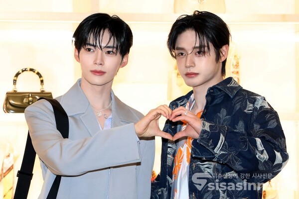 7일 제로베이스원 성한빈, 김지웅이 포즈를 취하고 있다.