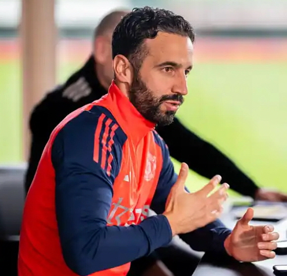 후벵 아모림 감독, 이번 여름 영입에는 기존 선수단 매각 필수 / 사진: ⓒ맨체스터 유나이티드