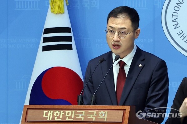 김상욱 국민의힘 의원이 지난 14일 서울 여의도 국회 소통관에서 울산시당위원장 사퇴 기자회견을 하고 있다. 사진 / 오훈 기자