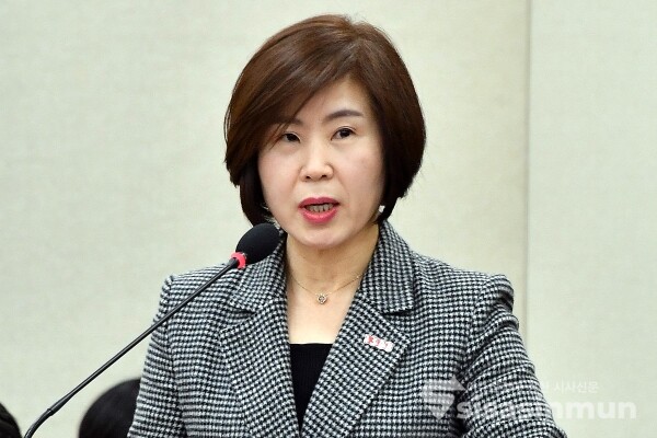 21일 김미애 국민의힘 간사가 안건을 보고하고 있다.