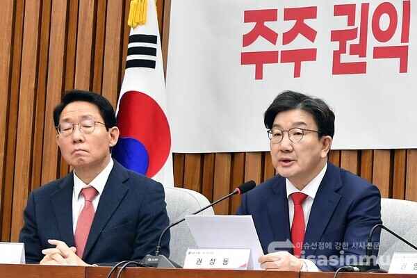 26일 권성동  원내대표가 발언을 하고 있다.