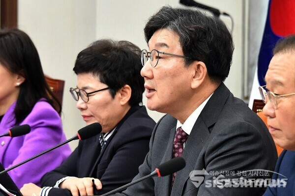 [시사신문 / 오훈 기자] 권성동 국민의힘 원내대표가 27일 서울 영등포구 여의도 국회 본청에서 열린 비상대책위원회의에서 발언을 하고 있다.