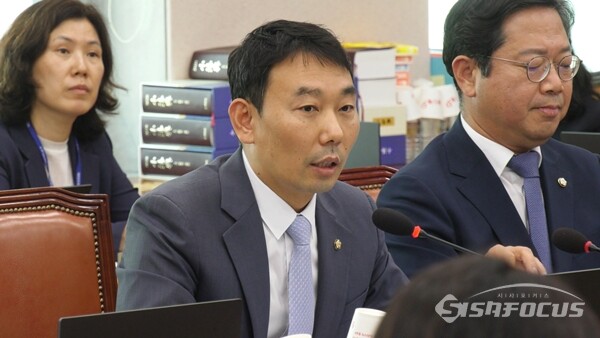 김용민 더불어민주당 의원이 과거 국회 법제사법위원회 회의에서 발언하고 있는 모습. 사진 / 김경민 기자