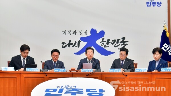 12일 이재명 대표가 모두발언을 하고 있다.