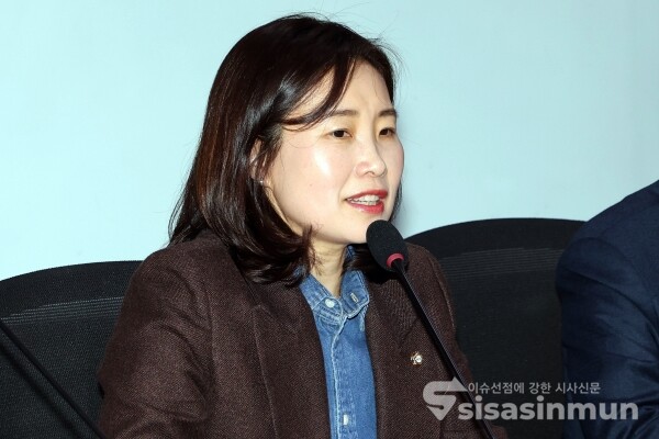 14일 김소희 의원이 개회사를 하고 있다.