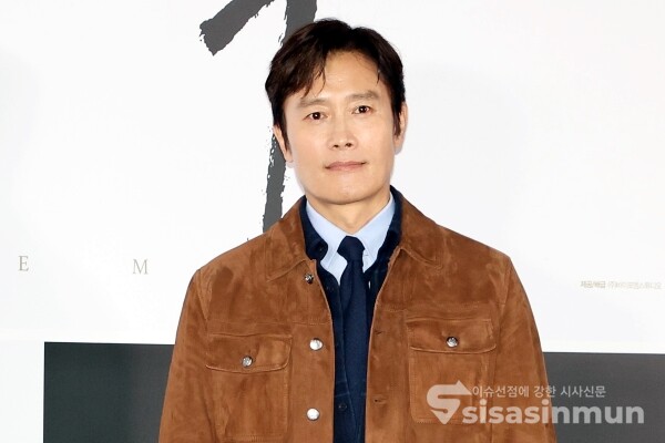 19일 배우 이병헌이 포토타임을 갖고 있다. [사진 / 오훈 기자]