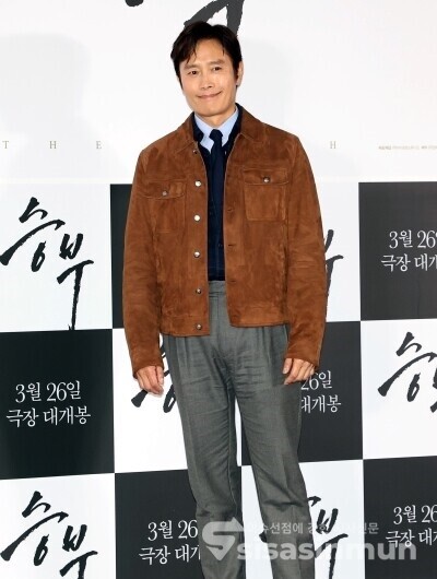 19일 배우 이병헌이 포토타임을 갖고 있다. [사진 / 오훈 기자]