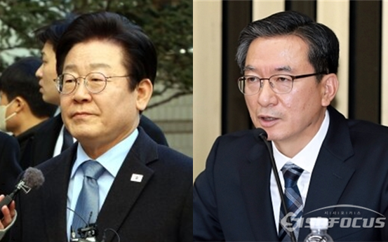 이재명 더불어민주당 대표(좌)와 친명계 좌장으로 알려져 있는 5선의 중진인 정성호 민주당 의원(우). 시사포커스DB