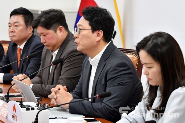 24일 천하람 당대표 권한대행 겸 원내대표가 발언을 하고 있다.