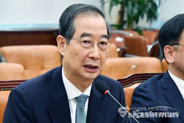 6일 한덕수 국무총리가 의원의 질의에 답하고 있다. 사진 / 시사신문DB