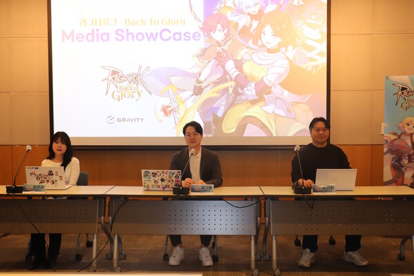 3일 서울 여의도에서 개최된 '라그나로크 : 백 투 글로리' 론칭 미디어 간담회에서 그라비티 관계자들이 기자들의 질문에 답변하고 있다. 왼쪽부터 정주희 사업 PM, 정기동 사업 PM, 신지환 운영 담당. ⓒ그라비티