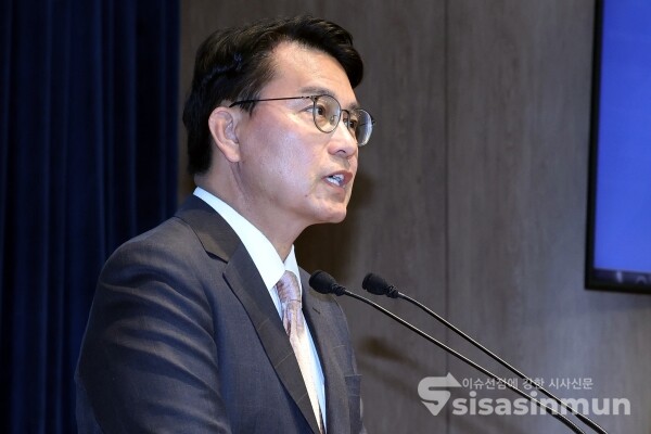 3일 윤상현 의원이 기자회견을 하고 있다.