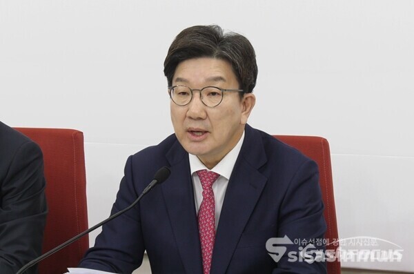 권성동 국민의힘 원내대표가 9일 국회에서 현안 관련 기자간담회를 하고 있다. 사진 / 김경민 기자