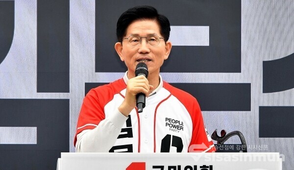 [시사신문 / 오훈 기자] 김문수 국민의힘 대선 후보가 12일 서울 영등포구 여의도 국민의힘 중앙당사에서 열린 중앙선거대책위원회 임명장 수여식에서 인사말을 하고 있다.