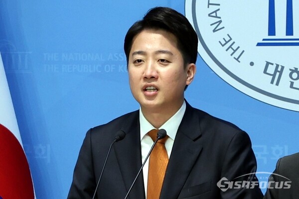 이준석 개혁신당 대선 후보가 지난 12일 서울 여의도 국회소통관에서 기자회견을 하고 있다. 사진 / 오훈 기자