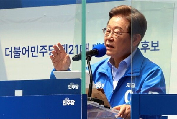 이재명 더불어민주당 대선 후보가 지난 21일 인천광역시 남동구 구월동 로데오광장에서 열린 집중유세에서 시민들에게 지지를 호소하고 있다. 사진 / 오훈 기자