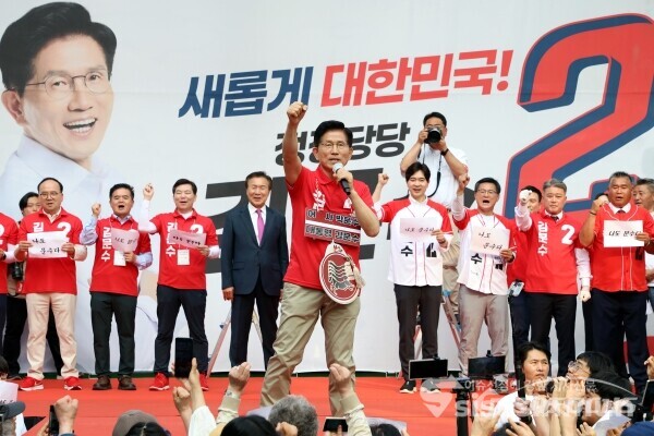 22일 김문수 대선 후보가 지지를 호소하고 있다. [사진 / 오훈 기자]