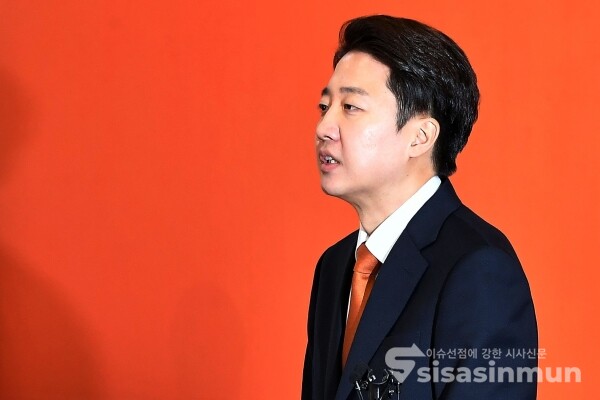 29일 이준석 대선 후보가 질의에 답변하고 있다.