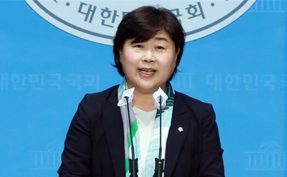 서영교 더불어민주당 의원이 과거 국회 소통관에서 기자회견을 하고 있는 모습. 사진 /오훈 기자