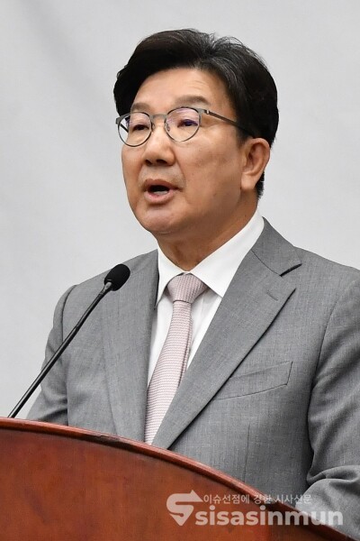 5일 권성동 원내대표가 발언을 하고 있다.