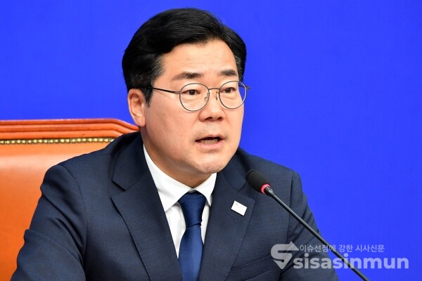 9일 박찬대 당대표 직무대행 겸 원내대표가 발언을 하고 있다.