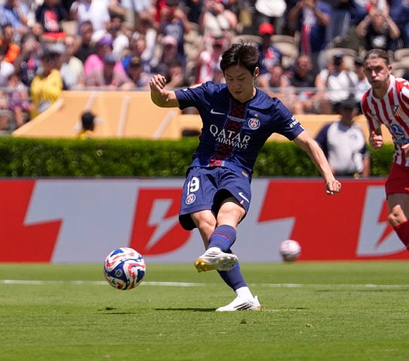 이강인, 나폴리 앙귀사 잔류 문제로 협상 지연? ⓒ뉴시스