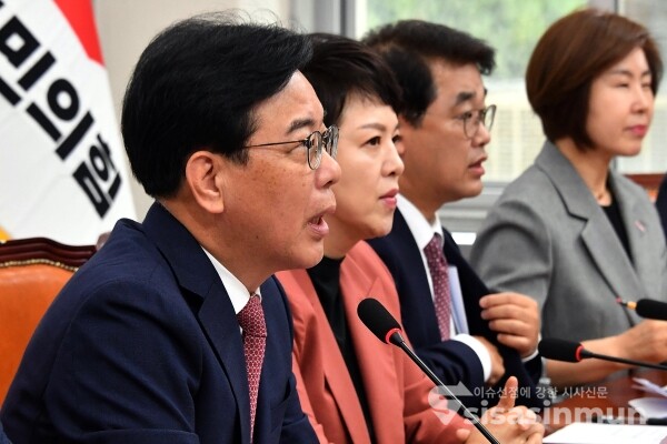 24일 송언석 원내대표가 발언을 하고 있다.