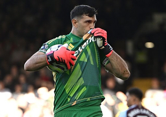 맨유, 오나나 매각 후 마르티네스 영입? ⓒ애스턴 빌라