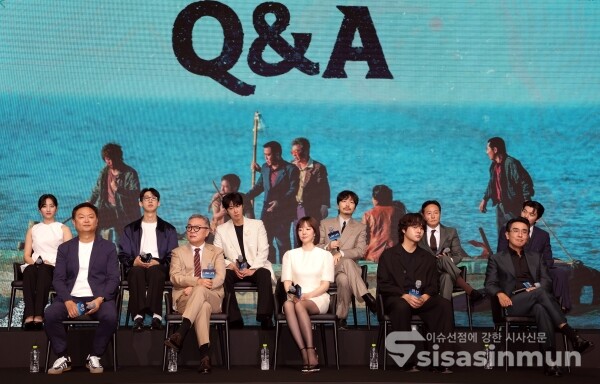 8일 강윤성 감독, 배우 김의성, 임수정, 양세종, 류승룡, 김성오, 김종수, 이동휘, 정윤호, 이상진, 김민이 질의응답을 갖고 있다.