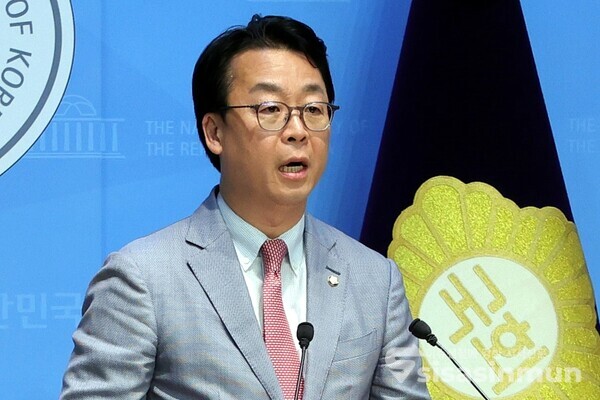 9일 곽규택 수석대변인이 논평을 하고 있다.