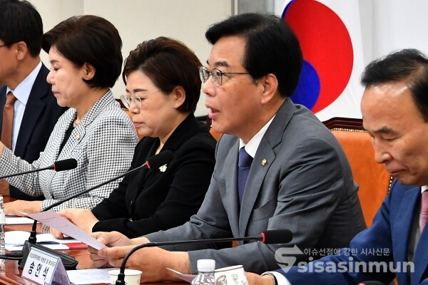 10일 송언석 비상대책위원장 겸 원내대표가 발언을 하고 있다.