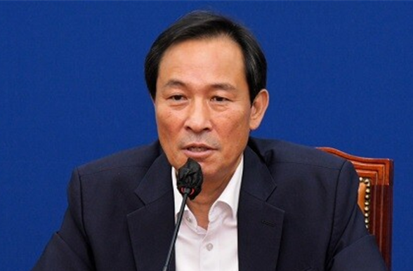 우상호 대통령실 정무수석이 과거 서울 여의도 국회에서 열린 기자간담회에서 질의답변을 하고 있는 모습. 시사포커스DB