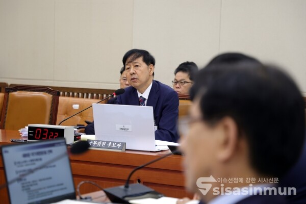 17일 구윤철 경제부총리 겸 기획재정부 장관 후보자가 의원의 질의에 답변하고 있다.