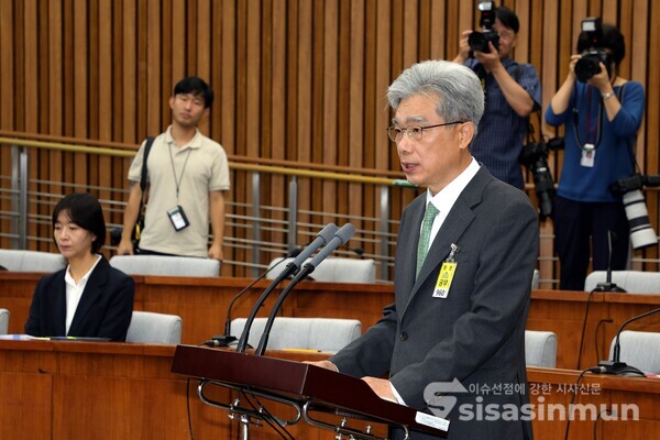 21일 김상환 헌법재판소장 후보자가 모두발언을 하고 있다.