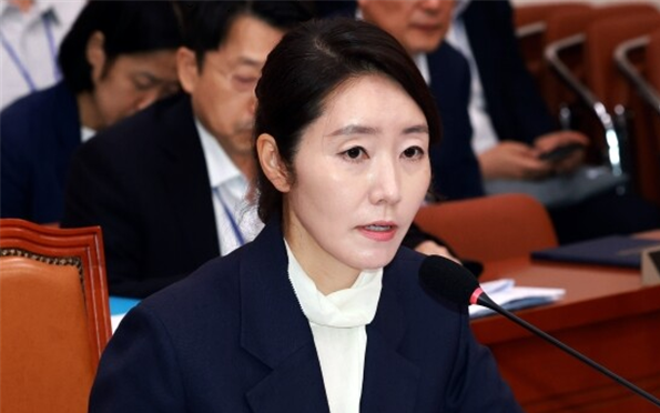 강선우 여성가족부 장관 후보자가 지난 14일 국회에서 열린 인사청문회에서 의원 질의에 답하고 있다. 사진 / 오훈 기자