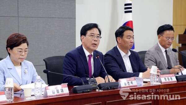 24일 송언석 비상대책위원장 겸 원내대표가 축사를 하고 있다.