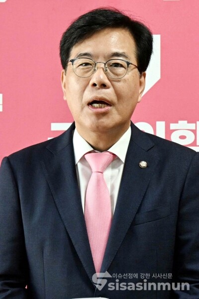 25일 송언석 비상대책위원장 겸 원내대표가 발언을 하고 있다.