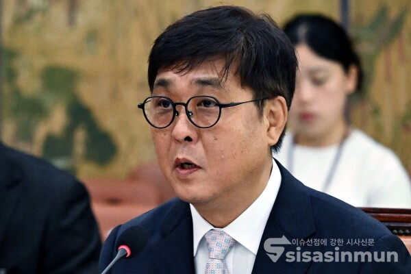 29일 최휘영 문체부 장관 후보자가 의원의 질의에 답변하고 있다.