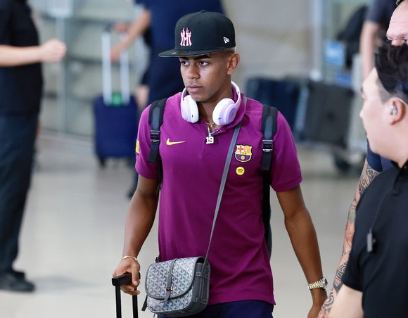 야말, 메시의 10번 이어 받으면서 집중 관심 받으며 방한. ⓒ뉴시스