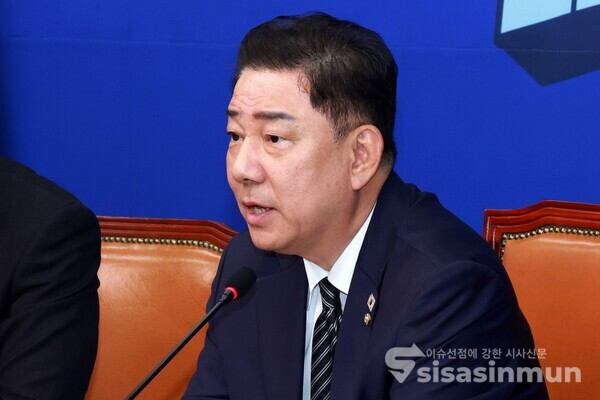 30일 김병기 당대표 직무대행 겸 원내대표가 발언을 하고 있다.